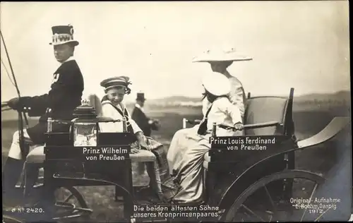 Ak Prinzen Wilhelm und Louis Ferdinand von Preußen in einer Kutsche