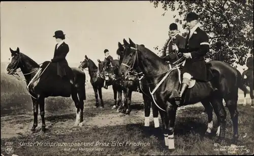 Ak Kronprinz Wilhelm von Preußen, Kronprinzessin Cecilie, Eitel Friedrich Prinz von Preußen
