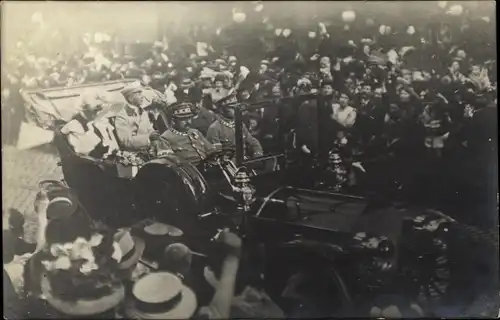 Foto Ak Kronprinz Wilhelm von Preußen, Automobil, Menschenmenge