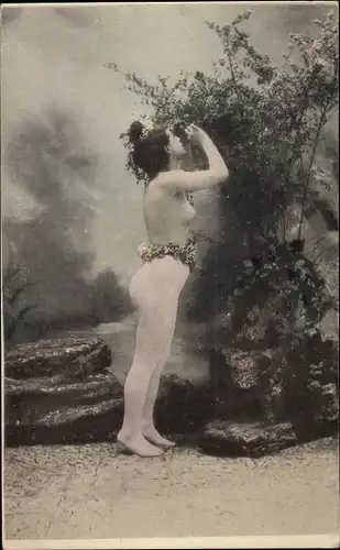 Ak Barbusige Frau, Strumpfhose