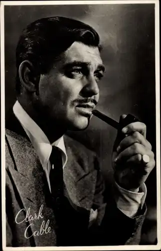 Ak Schauspieler Clark Gable, Portrait mit Pfeife