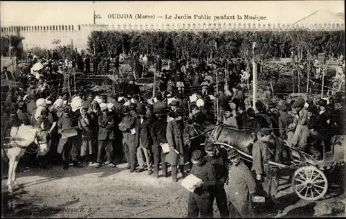 Ak Oudjda Oujda Marokko, Le Jardin Public pendant la Musique