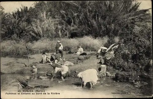 Ak Oudjda Oujda Marokko, Femme et Enfants au bord de la Rivière