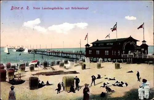 Ak Seebad Binz auf Rügen, Neue Landungsbrücke mit Brückenkopf, Strandkorb