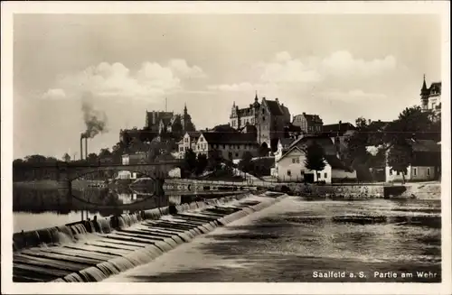 Ak Saalfeld an der Saale Thüringen, Partie am Wehr, Brücke