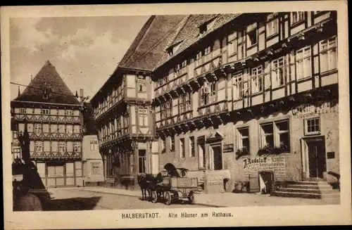 Ak Halberstadt am Harz, Alte Häuser am Rathaus, Kutsche
