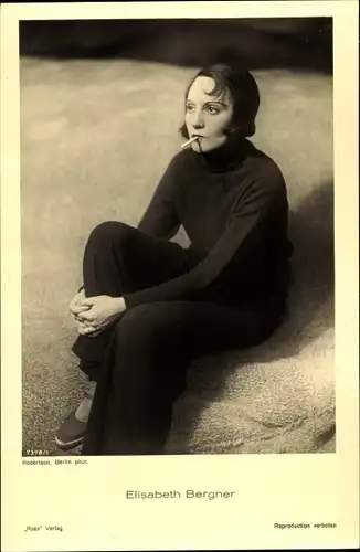 Ak Schauspielerin Elisabeth Bergner, Portrait, Zigarette