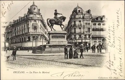Ak Orléans Loiret, La Place du Martroi, Statue de Jeanne d'Arc