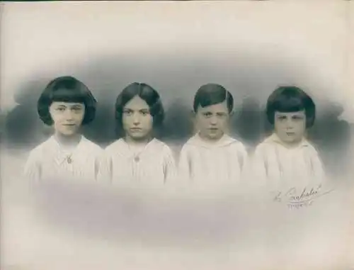 Foto Combalie, Henri, Toulouse, Portraitfotografie, drei Mädchen und ein Junge