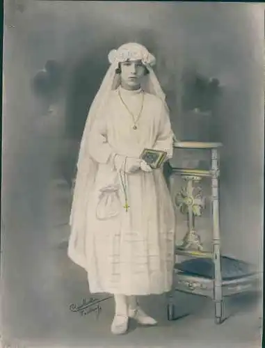 Foto Combalie, Henri, Toulouse, Portraitfotografie, Mädchen im Kommunionskleid