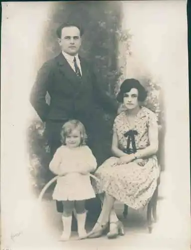 Foto Combalie, Henri, Toulouse, Portraitfotografie, Familie, Mädchen mit einem Reifen