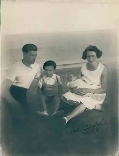 Foto Combalie, Henri, Toulouse, Portraitfotografie, Familie am Strand