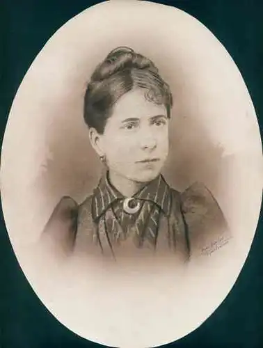 Foto Combalie, Henri, Toulouse, Portraitfotografie, Frau mit hochgestecktem Haar