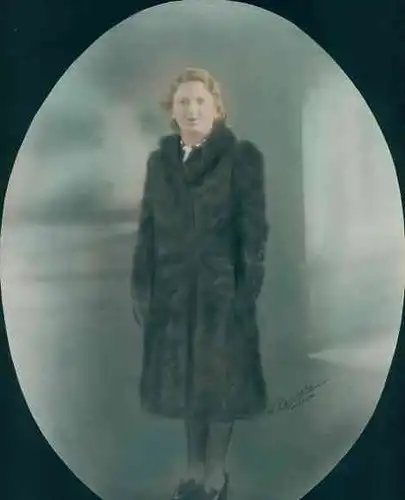Foto Combalie, Henri, Toulouse, Portraitfotografie, Frau im Pelzmantel