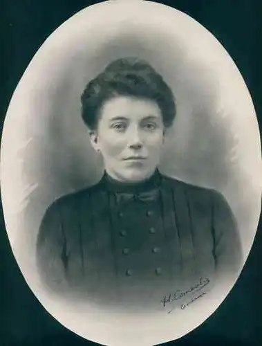 Foto Combalie, Henri, Toulouse, Portraitfotografie, Frau mit hochgesteckten Haaren