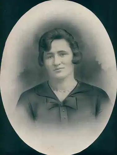 Foto Combalie, Henri, Toulouse, Portraitfotografie, Frau mit hochgesteckten Haaren