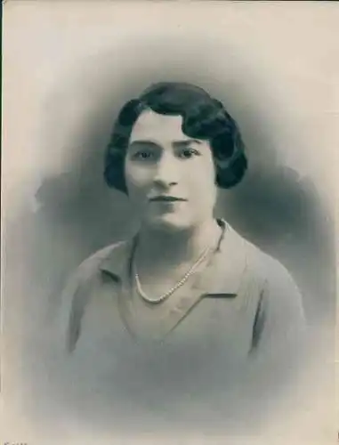 Foto Combalie, Henri, Toulouse, Portraitfotografie, Frau mit hochgesteckten Haaren, Perlenkette