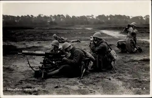 Ak Mitrailleur opstelling, Terrein A, niederländische Soldaten mit Maschinengewehr