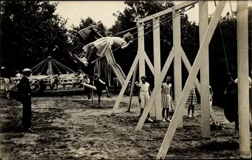 Ak Arnhem Gelderland Niederlande, Burger's Dierenpark, Speeltuin, Spielplatz im Tierpark, Schaukel