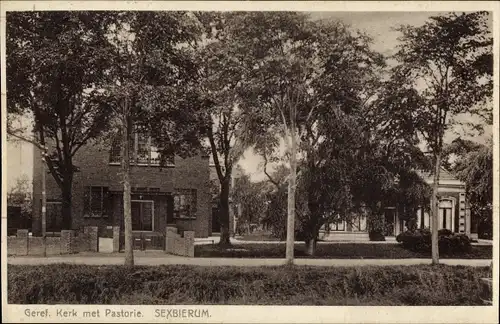 Ak Sexbierum Seisbierrum Friesland Niederlande, Geref. Kerk met Pastorie