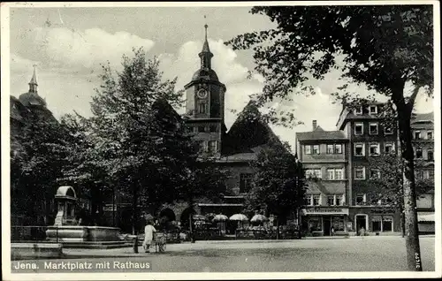 Ak Jena in Thüringen, Marktplatz mit Rathaus, Brunnen, Sonnenschirme