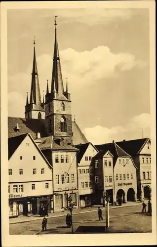 Ak Saalfeld a.d. Saale, Straßenpartie mit Friseur, Geschäften und Kirche