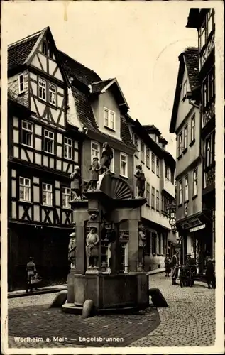 Ak Wertheim am Main, Blick auf den Engelsbrunnen, Fachwerkhäuser