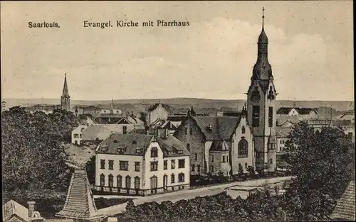 Ak Saarlouis im Saarland, Evangelische Kirche mit Pfarrhaus