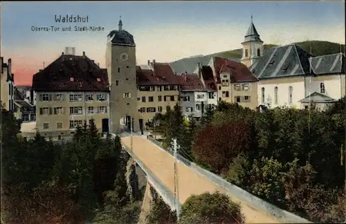 Ak Waldshut Tiengen am Hochrhein, Oberes Tor und Stadtkirche