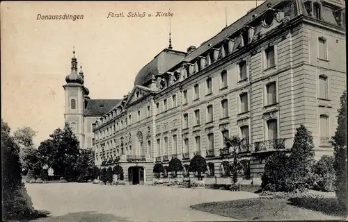 Ak Donaueschingen im Schwarzwald, Fürstliches Schloß und Kirche