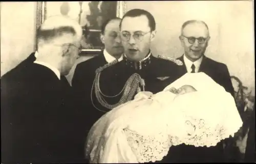 Foto Ak Bernhard zur Lippe-Biesterfeld, Taufe, Tochter, Niederländisches Königshaus