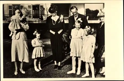 Ak Niederländisches Königspaar, Juliana und Bernhard, Frau Roosevelt, Soestdijk 1948