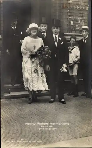 Judaika Ak Schauspielerin Henny Porten, Vermählung 1921, Wilhelm von Kaufmann Asser, Zum Standesamt