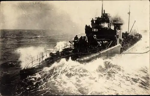 Foto Ak Deutsches Kriegsschiff S18, Seeleute, Geschütze