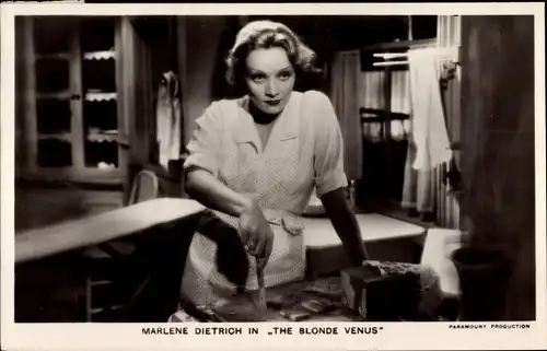 Ak Schauspielerin Marlene Dietrich, Portrait, The Blonde Venus