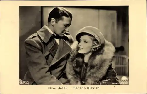 Ak Schauspielerin Marlene Dietrich, Clive Brook, Filmszene, Pelz