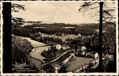 Ak Neumühle in Thüringen, Bahnhof, Panorama vom Ort