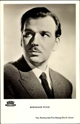 Ak Schauspieler Bernhard Wicki, Portrait aus dem Film Gefangene der Liebe