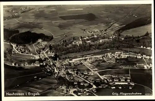 Ak Neuhausen im Erzgebirge, Blick auf den Ort, Fliegeraufnahme