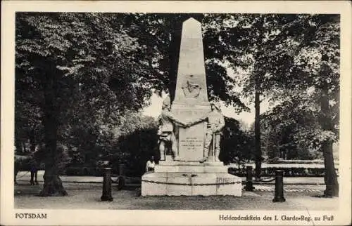 Ak Potsdam in Brandenburg, Heldengedenkstein I. Garde. Regt. zu Fuß