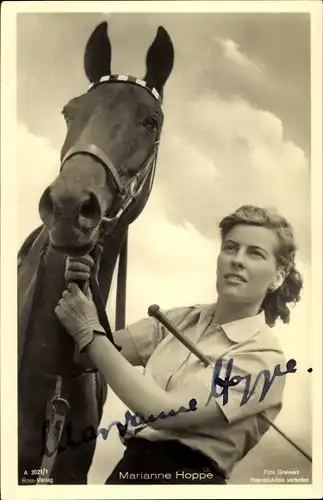 Ak Schauspielerin Marianne Hoppe, Portrait, Reitbekleidung, Pferd, Ross Verlag A 3021/1