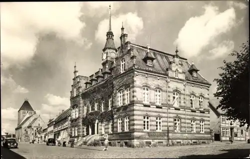 Ak Plau am See Mecklenburg, Rathaus am Marktplatz
