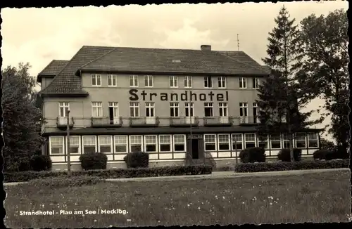 Ak Luftkurort Plau am See, Blick auf das Strandhotel, Frontansicht