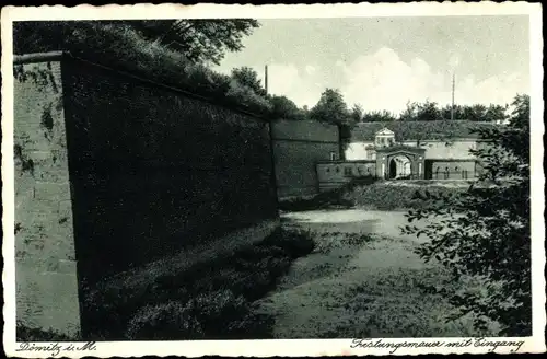 Ak Dömitz an der Elbe Mecklenburg, Festungsmauer mit Eingang