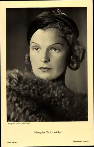 Ak Schauspielerin Magda Schneider, Portrait, Pelz