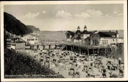 Ak Ostseebad Sellin auf Rügen, Brückenhaus und Strand, Strandkörbe