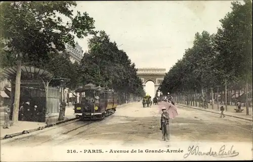 Ak Paris VIII, Triumphbogen, Arc de Triomphe, Avenue de la Grande Armée, Tram