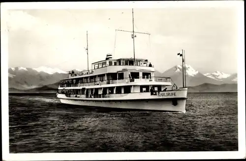 Ak Bodensee, Dieselmotorschiff Karlsruhe in Fahrt, Alpen