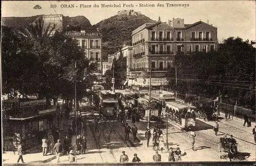 Ak Oran Algerien, Place du Marechal Foch, Station des Tramways, Straßenbahn