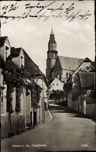 Ak Kamenz in Sachsen, Straßenpartie mit Blick zur Hauptkirche